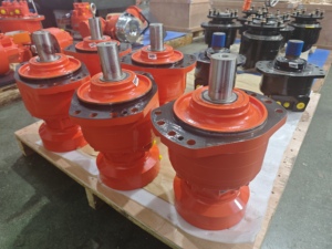 Moteur hydraulique à pistons radiaux à faible vitesse et couple élevé Poclain MS05 MSE05 pour pièces de roue de John Deere 280 Skidsteer - Product Image 3