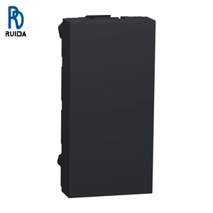 Plaque de recouvrement mate thermoplastique Nu986554, pour utilisation avec les cadres, 22,5 mm de long x 17 mm de large - Product Image 1