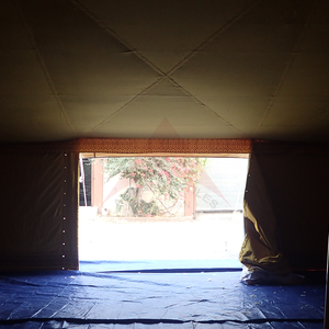 Tente de stockage robuste de 8x12 mètres avec 4 portes, 6 fenêtres et tissu imperméable triple couche de 650 GSM - Product Image 6