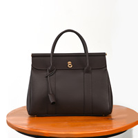 Sac fourre-tout tendance pour femme, grande capacité, pratique pour les trajets quotidiens, sac à main polyvalent en grain de litchi de qualité supérieure, vente en gros directe usine OEM