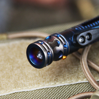 Xhandle SD-03 Arena Legacy EDC - Bolígrafo Multiherramienta con Luz LED, Rompecristales de Tungsteno, Herramienta Profesional para Exteriores