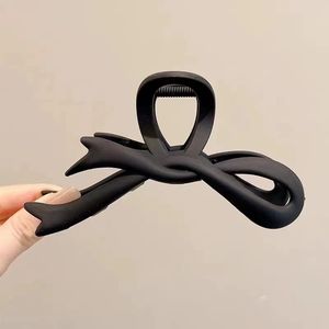 Kadınlar için baş ve büyük köpekbalığı saç klipleri ile toptan koyu renk saç pençeleri - Product Image 5