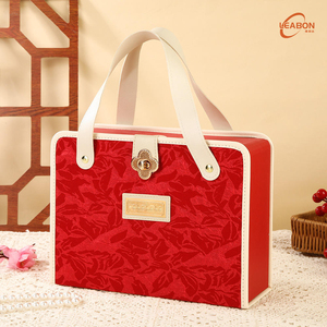 Caja de Papel Portátil, Rígida, de Cartón, con Tapa Abatible, Diseño de Bolso, Cierre Magnético, Asa de Cuero, Laminación Brillante, para Regalos de Boda o Dulces - Product Image 1