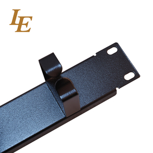 Organizador de Cables Metálico de 19 Pulgadas 1U con 5 Anillos y Tapa, Color Negro RAL9004, Instalación Horizontal para Racks - Product Image 2