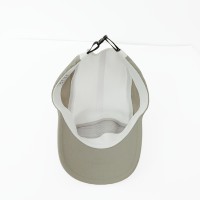 Casquette de baseball beige et blanche brodée pour hommes et femmes, avec dos en maille et visière incurvée, idéale pour les activités de plein air et le sport