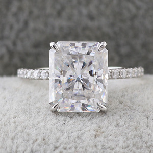 Anillo de oro blanco de 14K de estilo personalizado, anillo de compromiso de diamante de moissanita de corte radiante DEF de <span class=keywords><strong>5</strong></span> quilates para hombres y mujeres - Product Image 3