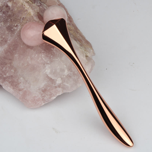 Masajeador facial portátil para cara <span class=keywords><strong>y</strong></span> cuello con rodillo de hielo de terapia de microcorriente para piel brillante - Product Image 1