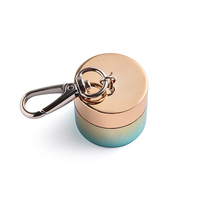 Estuche de viaje para pastillas de aleación de zinc con logotipo personalizado, lujoso colgante para pastillas, contenedor de monedas de bolsillo, llavero