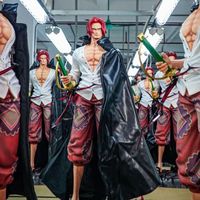 Figurine d'action en PVC de grande taille Shanks aux cheveux rouges, 67 cm, décoration d'anime japonaise, modèle de statue GK avec emballage d'origine, unisexe