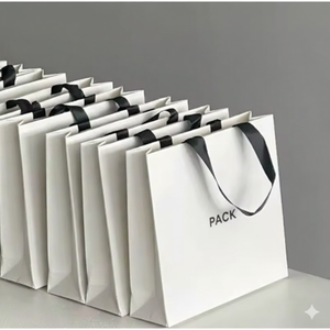 Tas Belanja Kertas Putih Lipack Mewah Berlapis Emas Matte Embossed, Tas Hadiah Butik, Tas Custom Cetak dengan Logo untuk Kemasan - Product Image 1