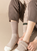 、Benutzerdefiniertes Logo Mode Winter Nerz Samt Pelzigen Flor Socken Weiß Plüsch Verdickt Warm Schlafboden Casual Polyester Sock