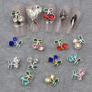 จี้โลหะรูปเชอร์รี่ประดับเพชรสำหรับตกแต่งเล็บ DIY - Product Image 1