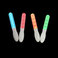 Lampe LED lumineuse avec logo personnalisé Accessoires de fête Bâtons lumineux avec télécommande pour boîtes de nuit mariages célébrations mariage en plastique