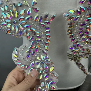 Parche DIY Multicolor Hecho a Mano con Flores de Cristal, Espejo y Pedrería Brillante para Abrigos, Cinturones, Hombros y Vestidos de Novia - Product Image 3