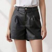 Maßgefertigte Hochgeschnittene Schwarze Leder-Shorts für Damen Abendgarderobe