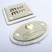 Étiquettes de vêtements en silicone avec impression de logo personnalisé, étiquettes de vêtements imprimées en silicone PU, étiquettes de jean en silicone
