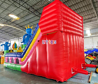 Toboggan aquatique gonflable géant avec piscine à jets d'eau, mur d'escalade et obstacles pour fêtes d'enfants, carnaval, parc