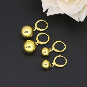 JXX, Nuevos Aretes de Moda de Alta Calidad Chapados en Oro para Mujer, Aretes de Bola de Latón Chapados en Oro de 24K - Product Image 1