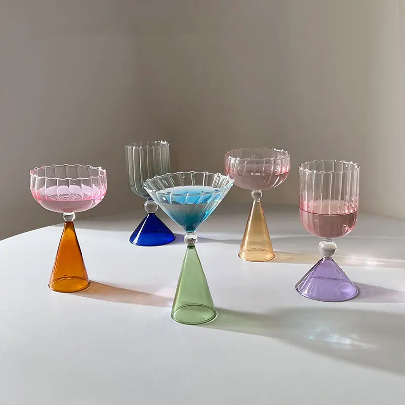 Kacamata koktail INS tidak beraturan, cangkir kaca kreatif desain niche, gelas air jus kelas atas