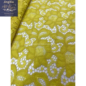 Tela de encaje guipur amarillo mostaza con estampado floral y bordado calado para <span class=keywords><strong>vestidos</strong></span> africanos nigerianos tipo caftán Aso Ebi - Product Image 2