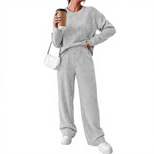 Ensemble de détente deux pièces côtelé de luxe léger pour femme, comprenant un haut pull à manches longues et un pantalon large, pour la maison, couleur unie, col rond - Product Image 1