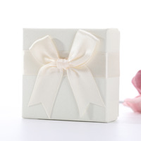 Boîte cadeau en carton pour montre bracelet avec logo personnalisé OEM, emballage pour chaussettes, boîte en papier avec décoration de ruban et nœud