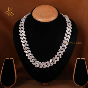 Chaîne de cou hip-hop haut de gamme ornée de diamants moissanite étincelants pour une brillance exceptionnelle et une mode urbaine moderne. - Product Image 2