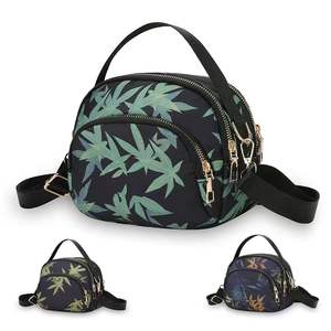 Mochila con estampado para mujer, bolso de mensajero informal de tela de nailon, con cremallera étnica bonita y sencilla, patrón de hombros de Color sólido - Product Image 1