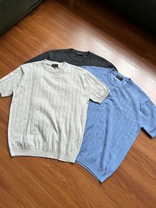 เสื้อยืดคอกลมแขนสั้นเนื้อผ้าแจ็คการ์ดลายริบแนวตั้ง ดีไซน์เรียบหรู คุณภาพดี รับผลิตจำนวนน้อยตามสั่ง - Product Image 6