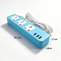 Desain Ringkas Soket Listrik Universal dengan Casing Biru dan Port USB, Papan Ekstensi untuk Sudut Rumah yang Kecil