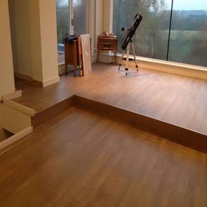 Autocollant <span class=keywords><strong>de</strong></span> <span class=keywords><strong>sol</strong></span> en vinyle <span class=keywords><strong>de</strong></span> luxe imperméable LVT auto-adhésif sec carreaux <span class=keywords><strong>de</strong></span> vinyle <span class=keywords><strong>de</strong></span> <span class=keywords><strong>sol</strong></span> en PVC - Product Image 1