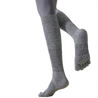 Chaussettes de yoga antidérapantes à cinq orteils pour femmes, chaussettes de sport sans couture à compression antidérapante, absorbant la transpiration, pour la course à pied, le cyclisme et la remise en forme