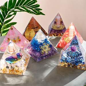 Pirámide de piedras preciosas pulidas ecológicas con piedra natural y espiral de cobre para energía curativa - Product Image 2