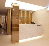 Comptoir de réception d'hôtel de luxe en marbre au design moderne à prix abordable, taille standard, comptoir de caisse exécutif en surface solide, garantie 10 ans