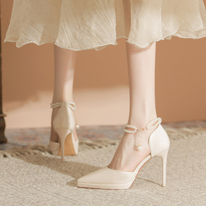 Zapatos de Novia de Satén con Tacón de Aguja y Correa de Tobillo con Cadena de Perlas 1083, Punta Puntiaguda, Tacón Súper Alto, Impermeables - Product Image 2