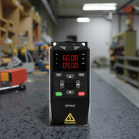 Variateur de fréquence (VFD) 2,2/4/11 kW pour le contrôle de la vitesse du moteur de pompe, convertit la tension monophasée 220 V en triphasée 380 V