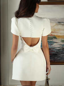 فستان قصير أنيق على شكل حرف A فستان سهرة نسائي للحفلات برقبة دائرية مكشوف الظهر بأكمام قصيرة خصر عالي فستان بنمط سادة مع قوس - Product Image 4