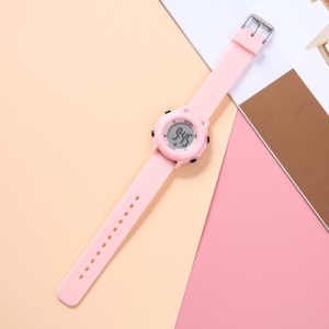 Montre numérique pour enfants, garçons et filles, style simple, avec alarme et chronographe, idéale pour l'extérieur, excellent cadeau pour les 5-12 ans, vente en gros, OEM - Product Image 3