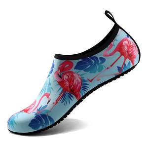 Vente en gros de <span class=keywords><strong>chaussures</strong></span> de plage antidérapantes <span class=keywords><strong>Chaussures</strong></span> d'eau pour hommes et femmes avec semelles en caoutchouc PU Chaussettes de plongée été hiver printemps automne - Product Image 2