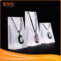 Présentoir professionnel de collier de bijoux en acrylique de conception personnalisée d'usine présentoir en plexiglas