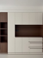 Buffet moderne, armoire de rangement en bois sur mesure avec éclairage LED et porte vitrée pour salle à manger