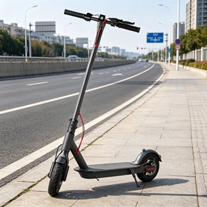 Trottinette électrique rapide pour adultes en stock entrepôt – Idéale pour les trajets quotidiens en ville et les courses. - Product Image 2
