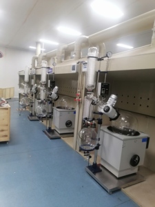 Destilador do perfume da destilação do álcool do etanol 50L do concentrador Equipamento giratório do evaporador do vácuo Elevador elétrico - Product Image 5