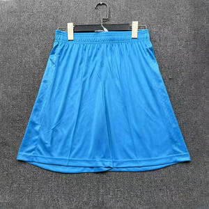 Los nuevos pantalones cortos de entrenamiento Naples para la temporada son resistentes al viento y vienen en varios estilos con ajustes sueltos que son fáciles de usar. - Product Image 4