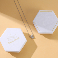 Coffret de Présentation Hexagonal Premium en Carton Rigide Blanc avec Logo Doré pour Objets de Famille