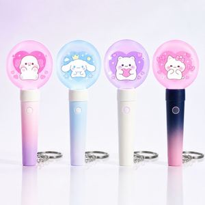 Lindo Llavero Acrílico LED que Cambia de Color, Diseño de Dibujos Animados Personalizado, Mini Portátil para Regalos de Fans del Kpop, para Mochilas y Bolsos - Product Image 4