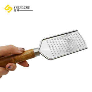 Accessoires de cuisine durables, <span class=keywords><strong>râpe</strong></span> <span class=keywords><strong>plate</strong></span> en acier inoxydable <span class=keywords><strong>à</strong></span> main, <span class=keywords><strong>râpe</strong></span> <span class=keywords><strong>à</strong></span> fromage/légumes adaptée <span class=keywords><strong>à</strong></span> la cuisine avec manche en <span class=keywords><strong>bois</strong></span> - Product Image 4