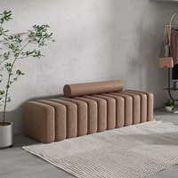 Banc long en tissu moderne et minimaliste, tabouret et pouf élégants pour l'entrée, la chambre à coucher, les magasins de vêtements, pour recevoir des invités