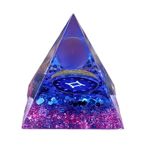 Pyramide en résine de cristal Gemini, ornement de bureau à domicile, décoration Feng Shui, cadeau - Product Image 5