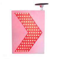 Voyant solaire de signalisation routière en aluminium avec flèche directionnelle Panneau de signalisation routière à LED Panneaux de signalisation en métal
